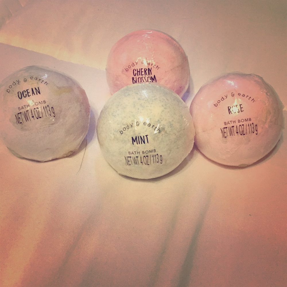 Scented bath bombs